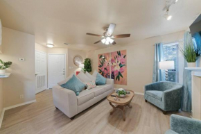 The Blue Belle welcomes you! Rim/La Cantera Area